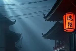 《琥珀色的午后》剧照：老式居民楼阳台上晾着一条床单，阳光把灰尘照成金色